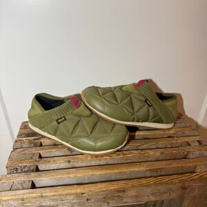 Teva Reember All Terrain Slip on Moc Puffer Outdoor Slippers. Casual, Preppy,